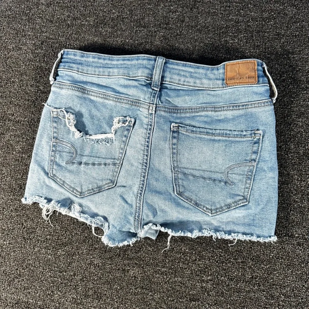 American Eagle Hi-Rise Shortie Womens 4 Light Blue Good Distressed Denim Shorts